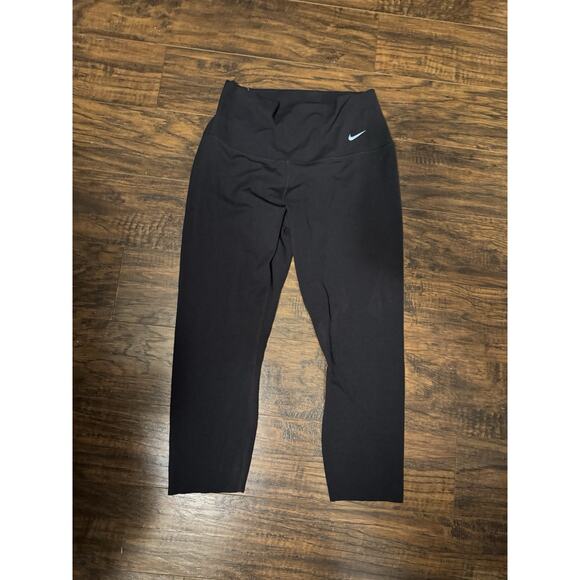 Nike Dri Fit Womens Medium Black Cropped Capri Athletic Leggings - Picture 1 of 4